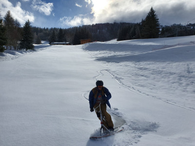 Avec qq éclaircies, spécial dédicace à Henri, first trace en  snow scoot