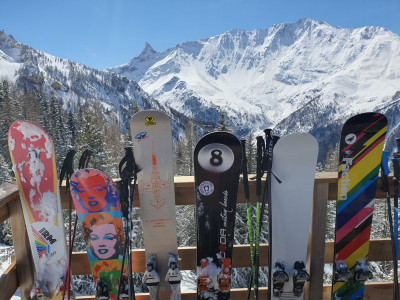 festival de décos collectors sur la terrasse pour un déjeuner au soleil tous ensemble