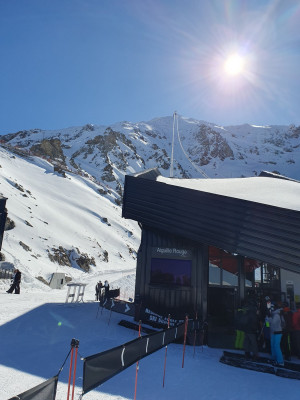 L'aiguille rouge en ligne de mire