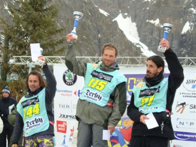 DDP 7 PODIUM MONO.JPG