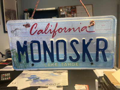 Plaque Mono USA.jpg