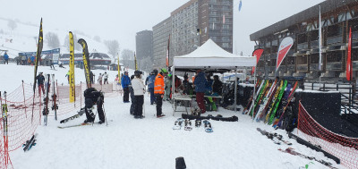 Dans l'ordre Stand Snowgunz, AFM, Silicone one