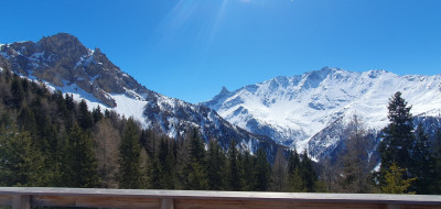 Sur la terrasse de Chez Paolo à Peissey- Valandry, toujours une magnifique vue sur la face nord de la Grande Casse et le Parc de la Vanoise